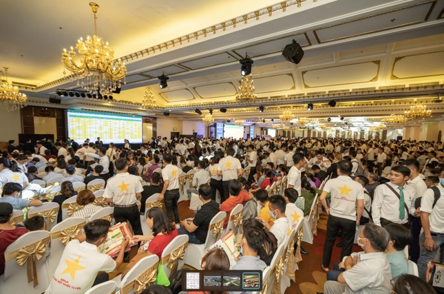 Hàng ngàn khách hàng tham dự sự kiện công bố dự án mới tại khu vực Phú Giáo.